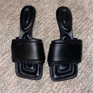 Jacquemus piscine leather mules